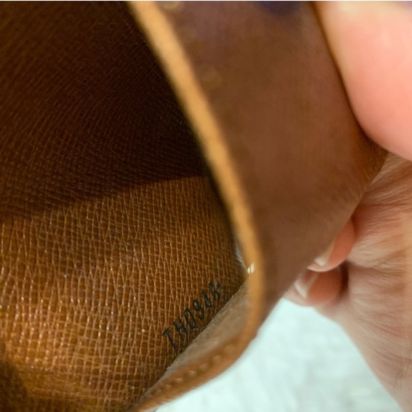 Authentic LV Key Holder - Picture 7 of 9